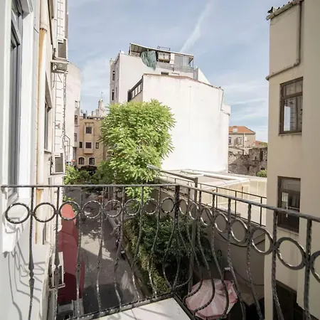 House With Balcony In Galata 2 * 伊斯坦布尔