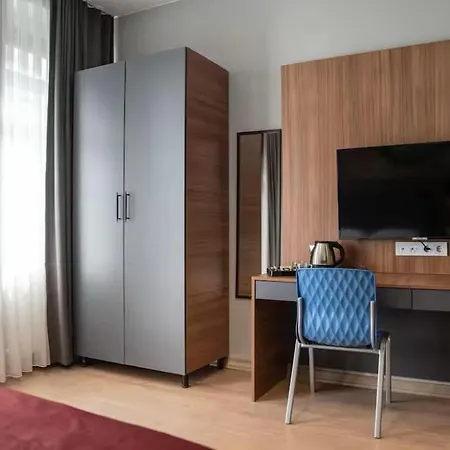 House With Balcony In Galata 2 Daire *