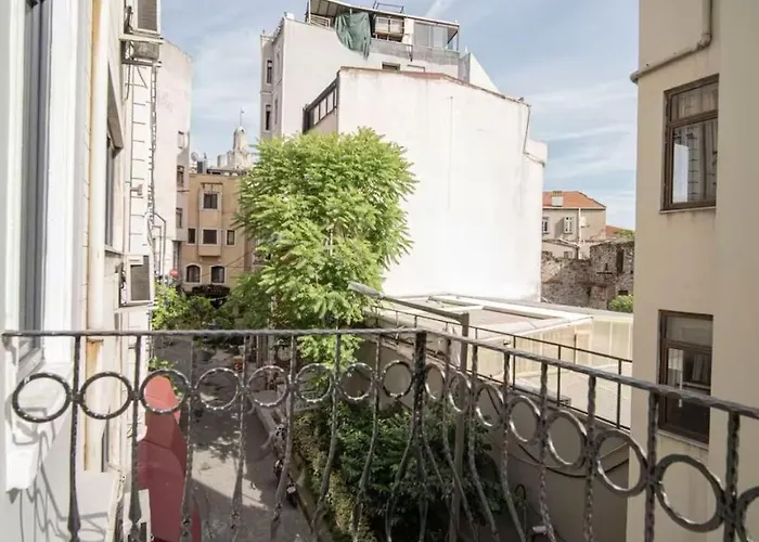 House With Balcony In Galata 2 * イスタンブール